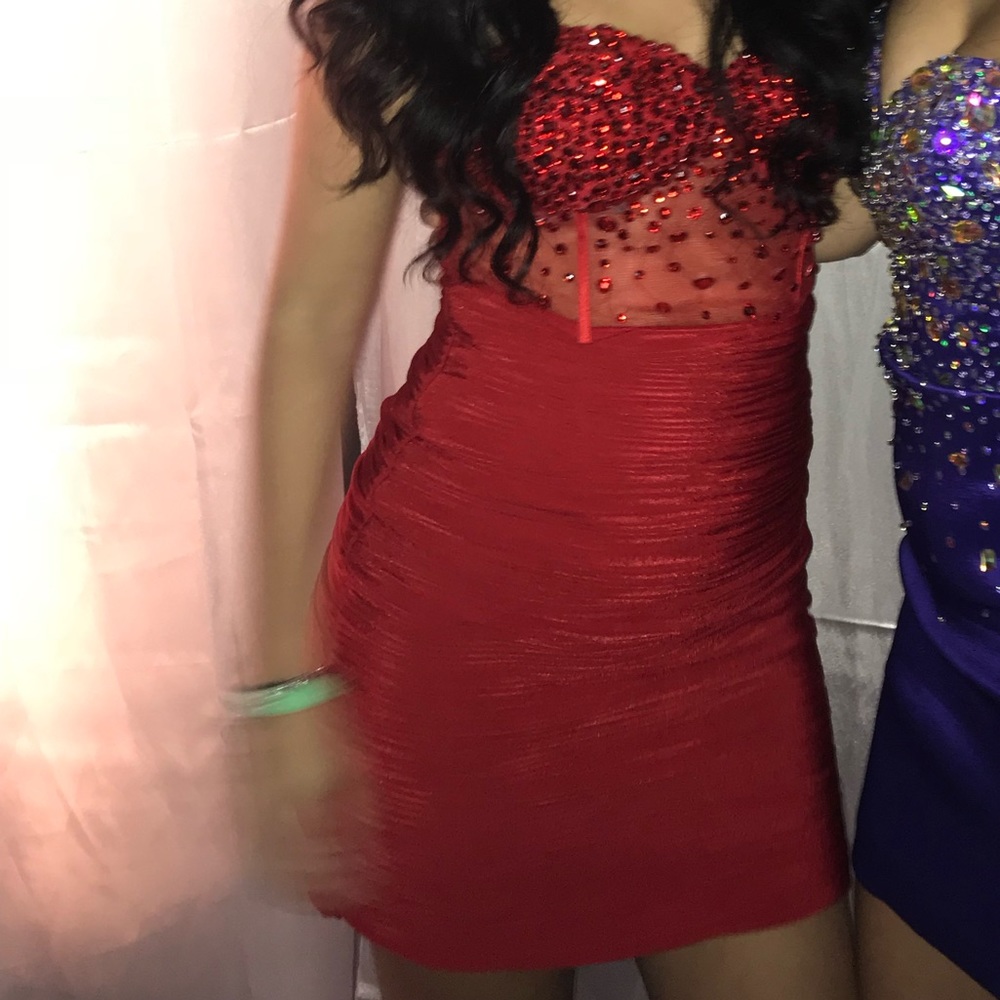 Gorgeous red rhinestone-studded dress 😍